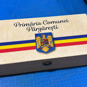Cutie personalizată pentru eșarfa tricoloră